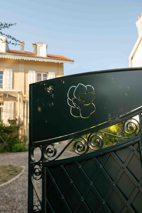 Le Parc Du Magnolia Bed and Breakfast Montbéliard Exteriör bild