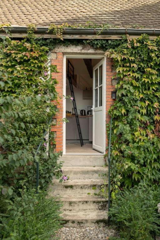 Le Parc Du Magnolia Bed and Breakfast Montbéliard Exteriör bild